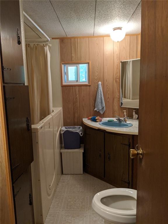 197 Heller Road Butler, PA 16002 - Photo 8 of 9 FULL BATH