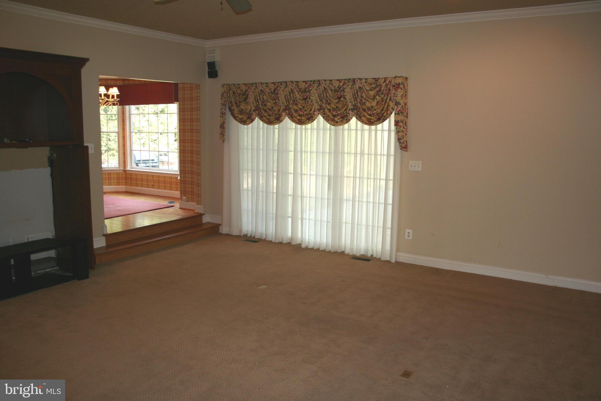 1199 Ridervale Road Towson, MD 21204 - Photo 5 of 30 Living Room