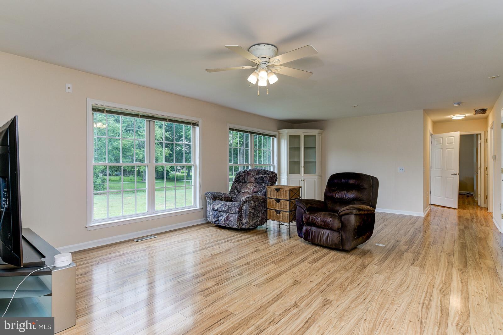 110 Valley View Avenue Edgewater, MD 21037 - Photo 8 of 25 In-Law / Master suite living Room with built-ins