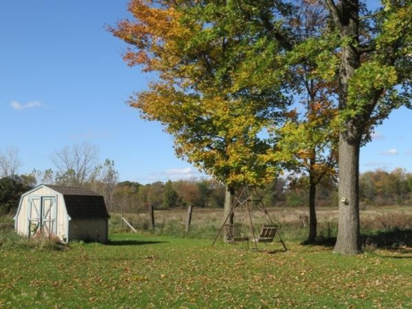 1248 Robinson Road Quincy, MI 49082 - Photo 3 of 17 IMG_4710
