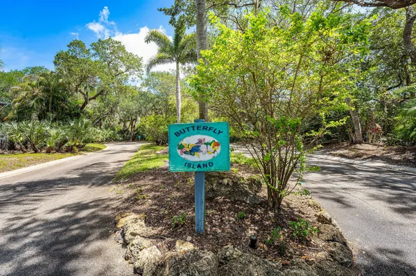 $399,000 | 5662 Southeast Schooner Oaks Way, Stuart, FL 34997