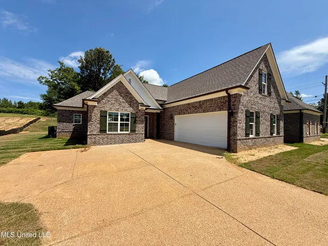 $322,900 | 6610 John Hamilton Way East, Olive Branch, MS 38654