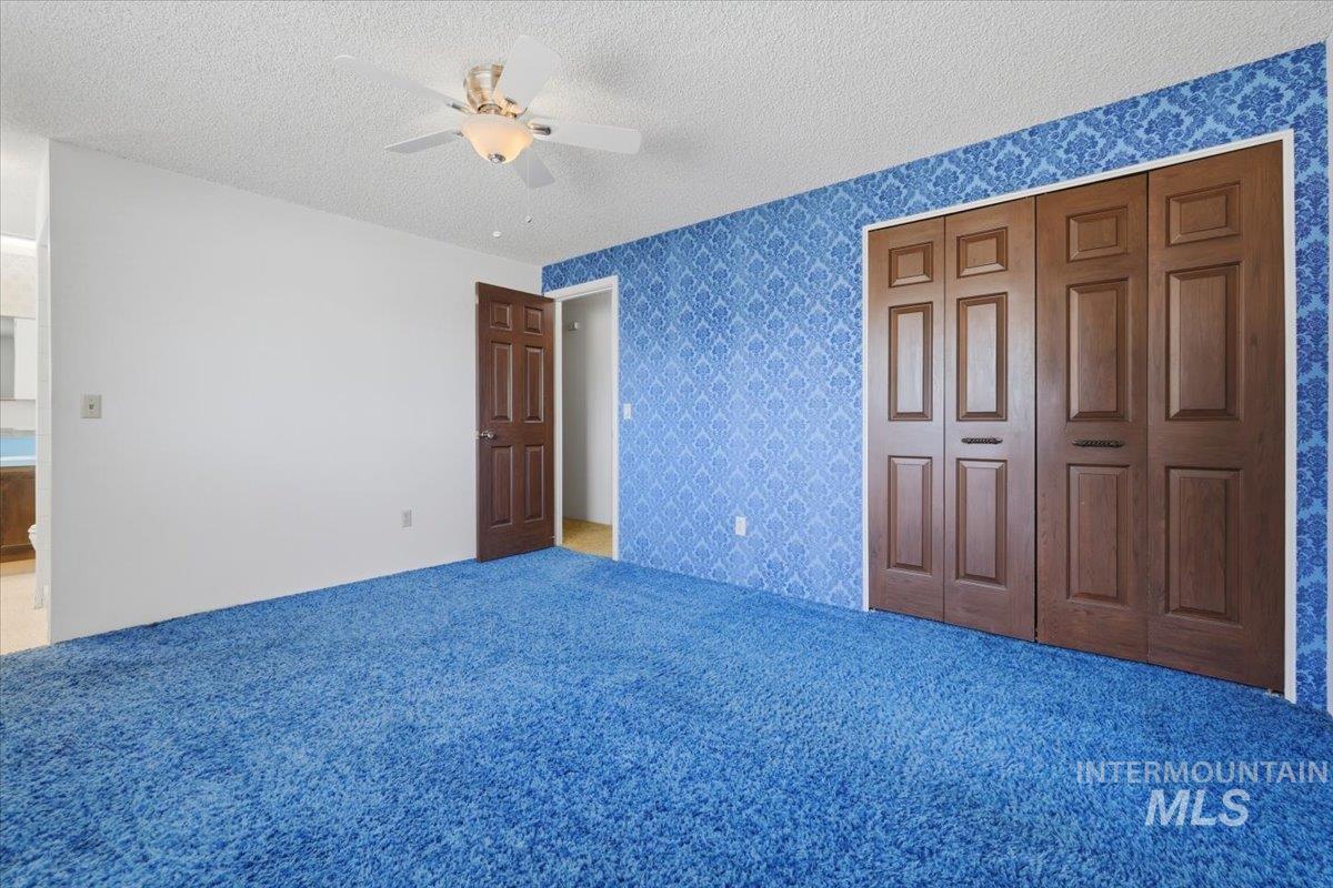 1311 North Middleton Road Nampa, ID 83651 - Photo 25 of 49 Blue carpeting throughout the room