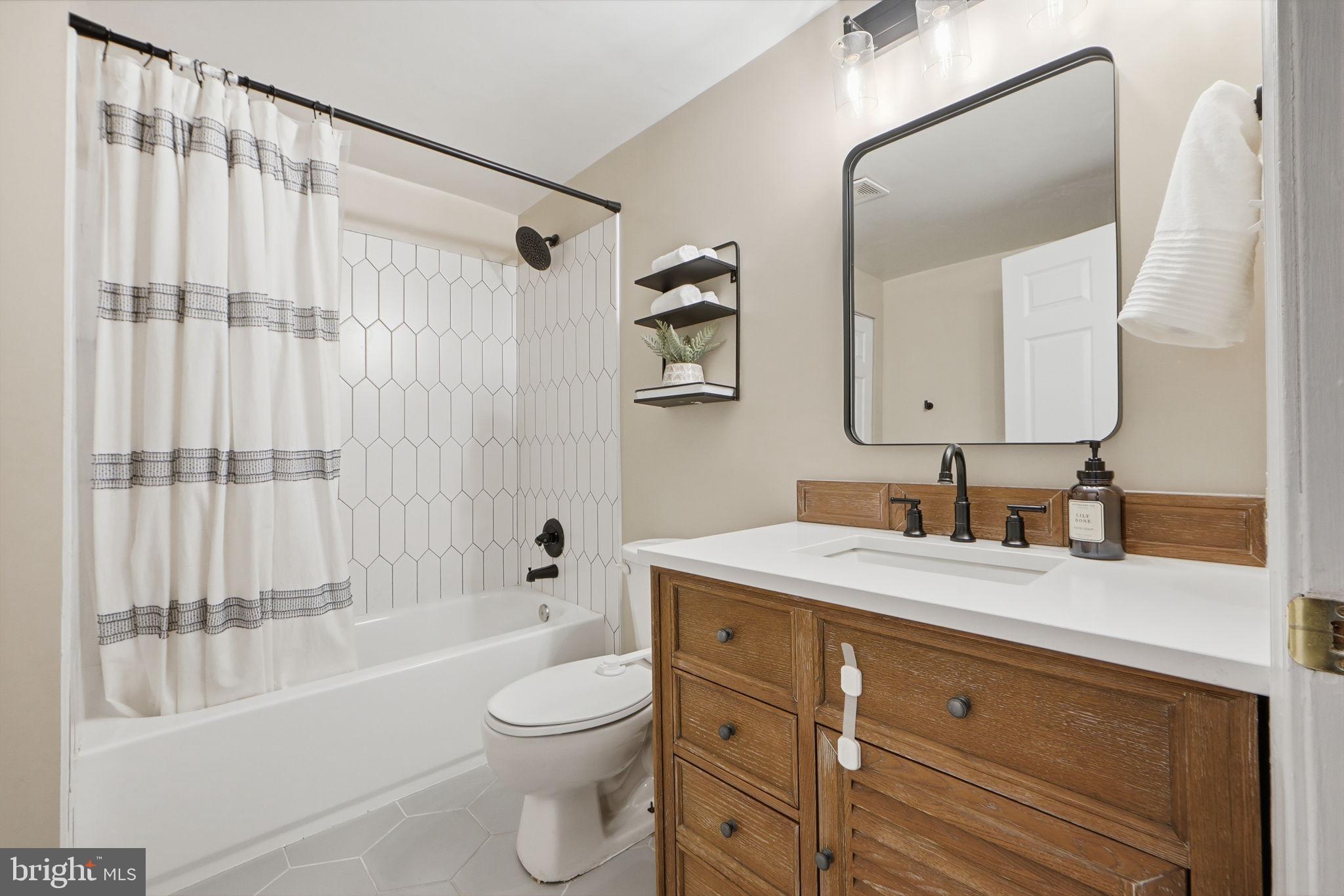 447 Center Street Frederick, MD 21701 - Photo 13 of 31 Full Bathroom 1 Main Level