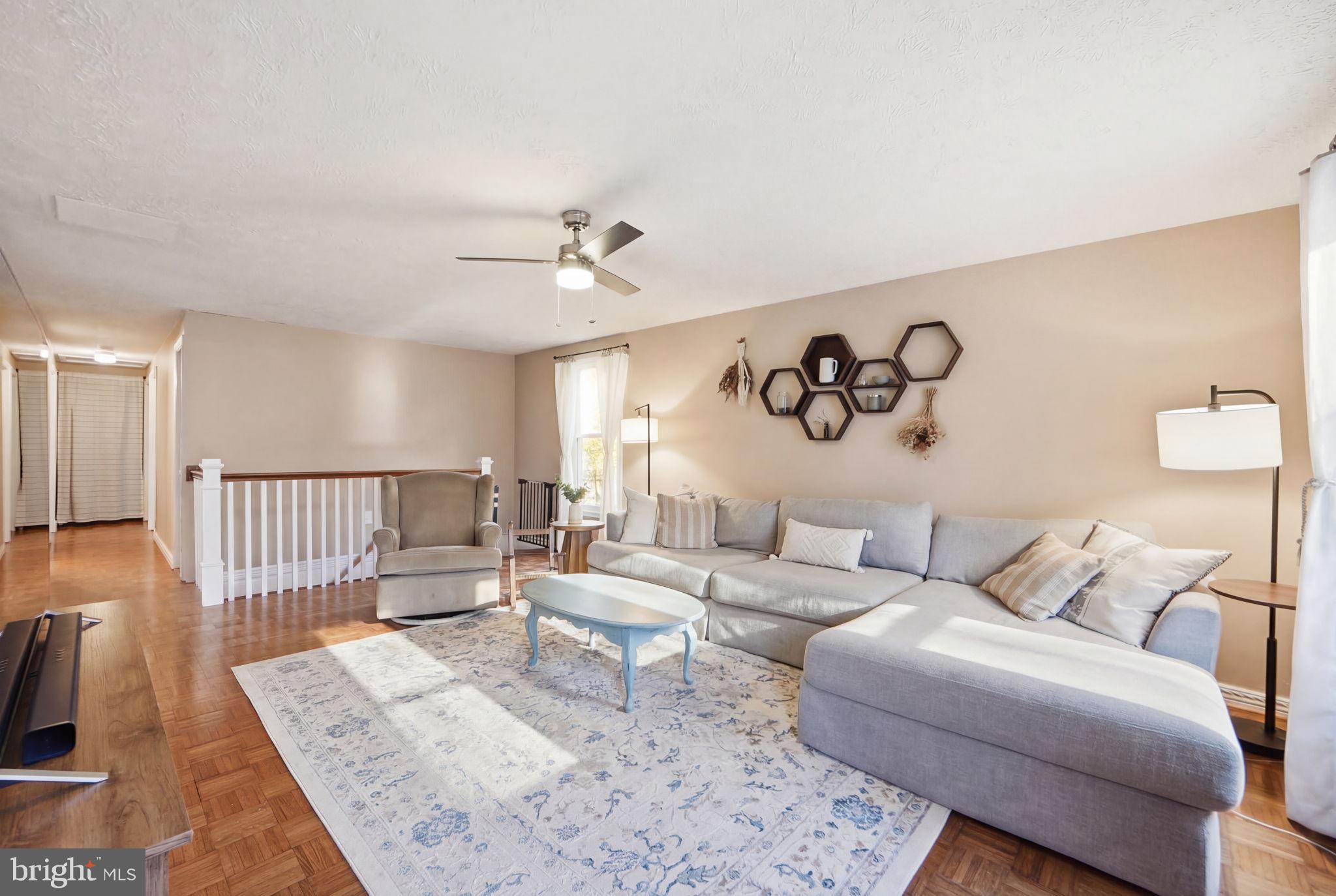 447 Center Street Frederick, MD 21701 - Photo 2 of 31 Living room