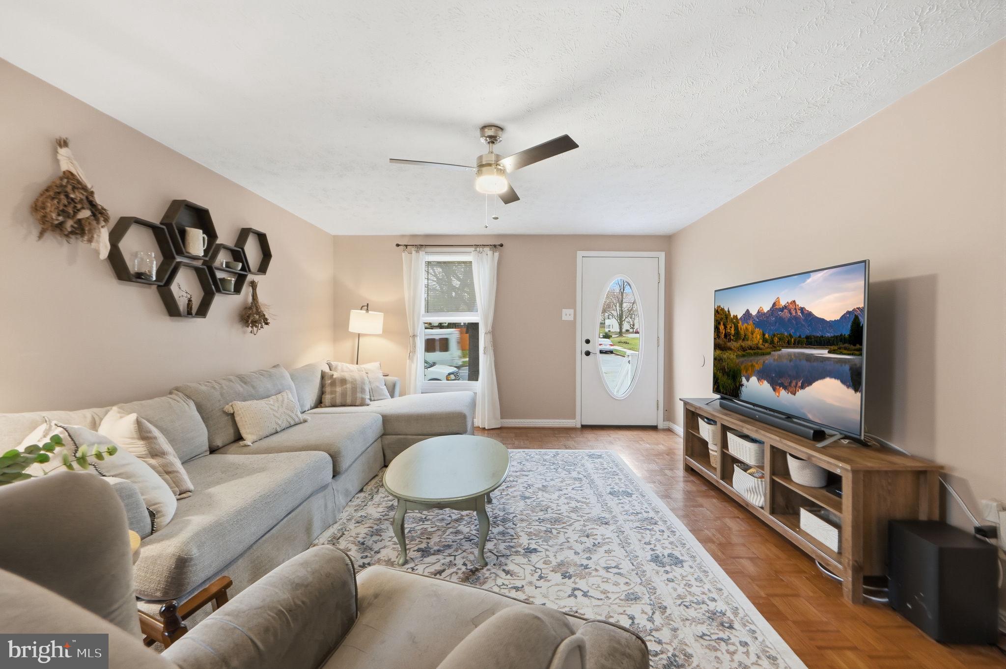 447 Center Street Frederick, MD 21701 - Photo 3 of 31 Living room