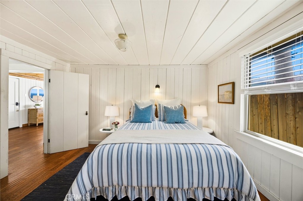 3448 Studio Drive Cayucos, CA 93430 - Photo 19 of 47 a bedroom with a bed and a window