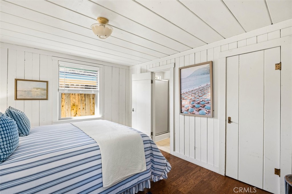 3448 Studio Drive Cayucos, CA 93430 - Photo 20 of 47 a bedroom with a bed and a window