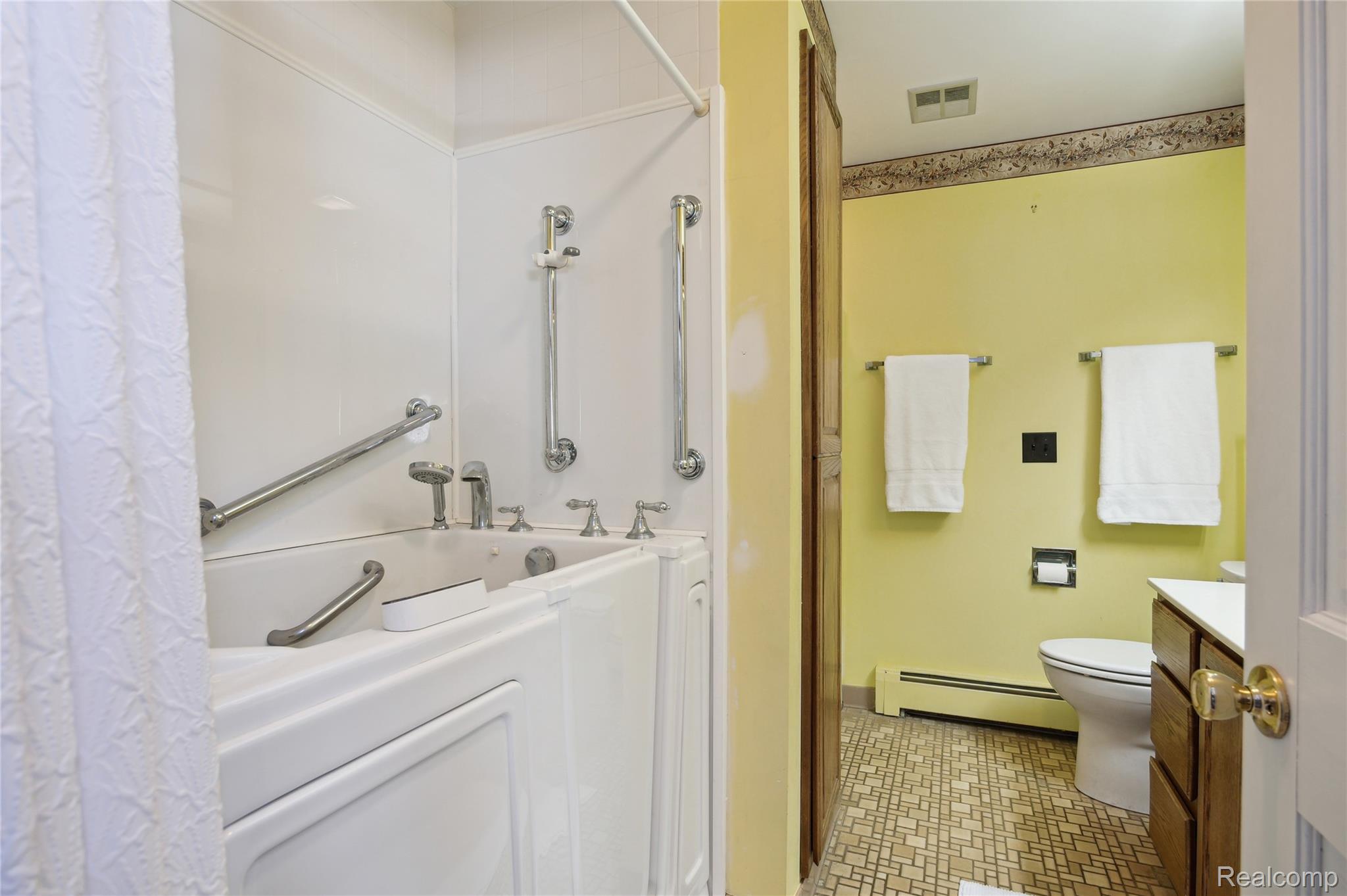 4300 West Bacon Road Hillsdale, MI 49242 - Photo 23 of 49 Hall Bathroom with Jetted walk-in Tub