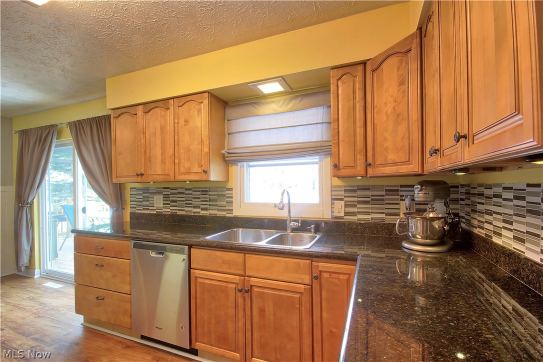 1328 Johns Road Clinton, OH 44216 - Photo 9 of 33