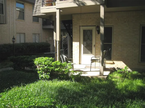 $220,000 | 4320 Bellaire Drive South, Unit 114W, Fort Worth, TX 76109