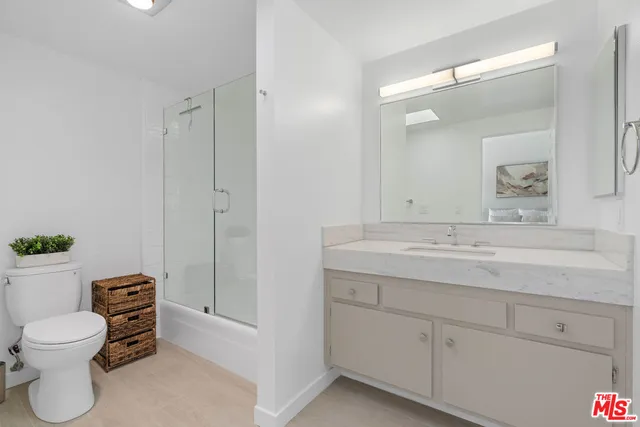 $6,500 | 13072 Maxella Avenue, Unit 2, Marina del Rey, CA 90292