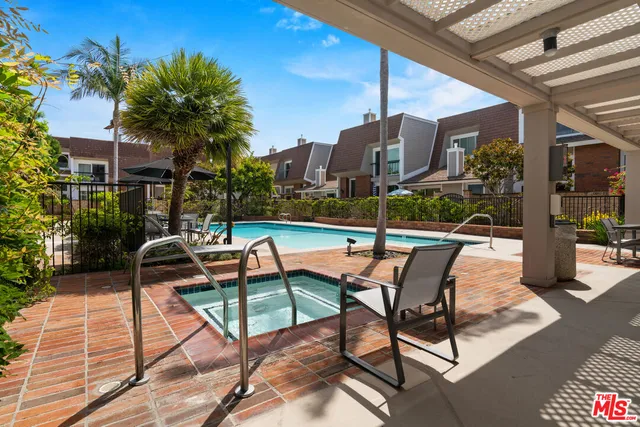 $6,500 | 13072 Maxella Avenue, Unit 2, Marina del Rey, CA 90292