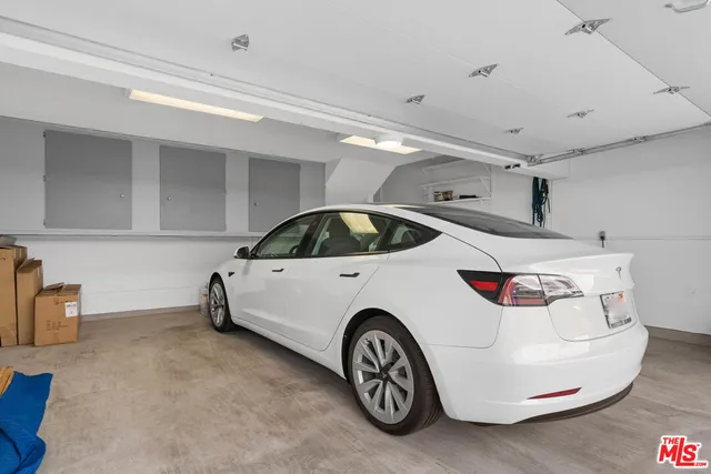 $6,500 | 13072 Maxella Avenue, Unit 2, Marina del Rey, CA 90292