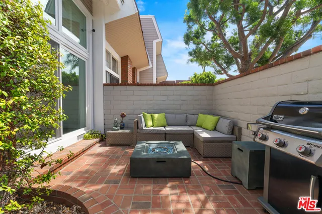 $6,500 | 13072 Maxella Avenue, Unit 2, Marina del Rey, CA 90292