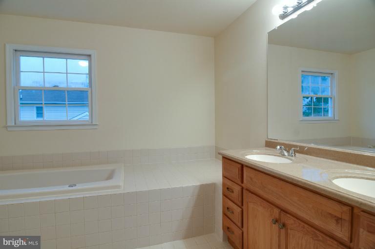 6448 Forest Road Cheverly, MD 20785 - Photo 15 of 29 Bath (Master)