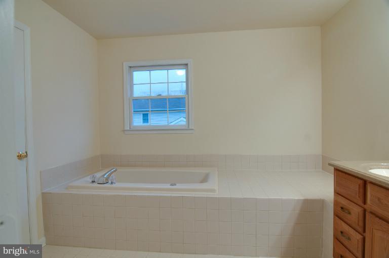 6448 Forest Road Cheverly, MD 20785 - Photo 18 of 29 Bath (Master)