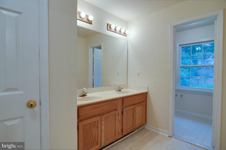 6448 Forest Road Cheverly, MD 20785 - Photo 19 of 29 Hall Bath