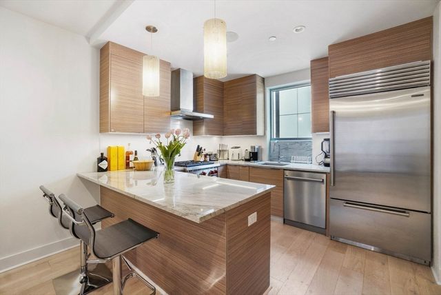 $800,000 | 14 West Broadway, Unit 304, Boston, MA 02127