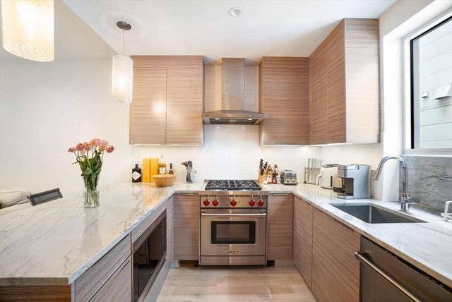 $800,000 | 14 West Broadway, Unit 304, Boston, MA 02127