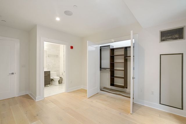 $800,000 | 14 West Broadway, Unit 304, Boston, MA 02127
