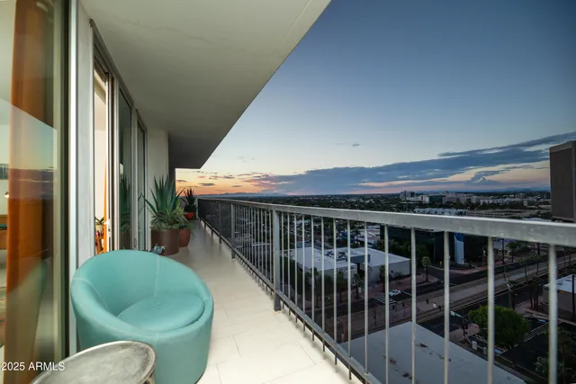 a view of an entryway front of a building