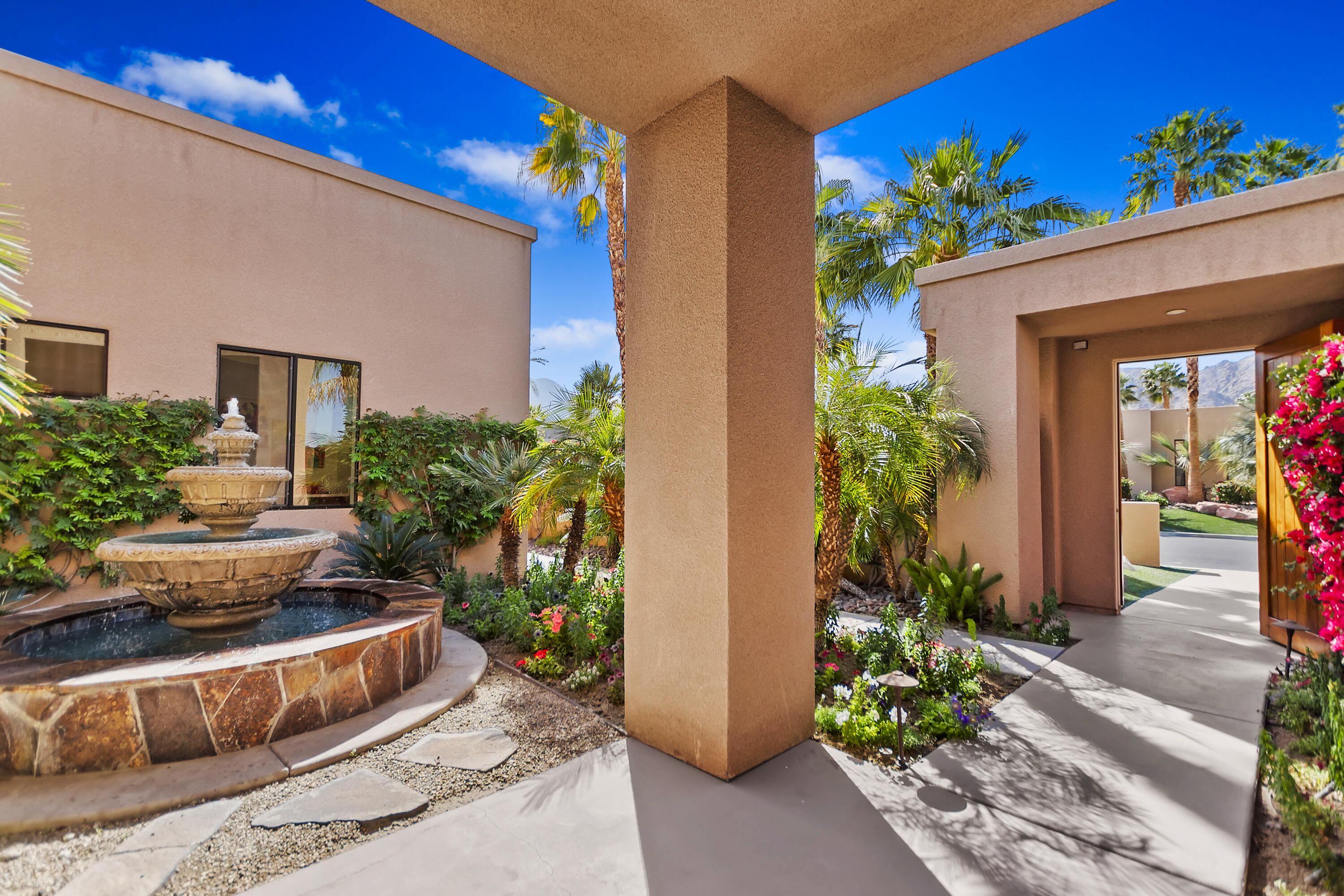 55650 Cherry Hills Drive La Quinta, CA 92253 - Photo 5 of 66 005_Courtyard