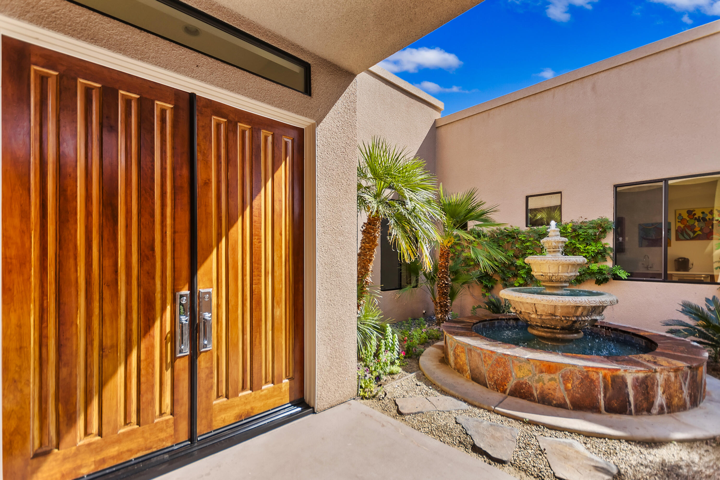 55650 Cherry Hills Drive La Quinta, CA 92253 - Photo 6 of 66 006_Courtyard