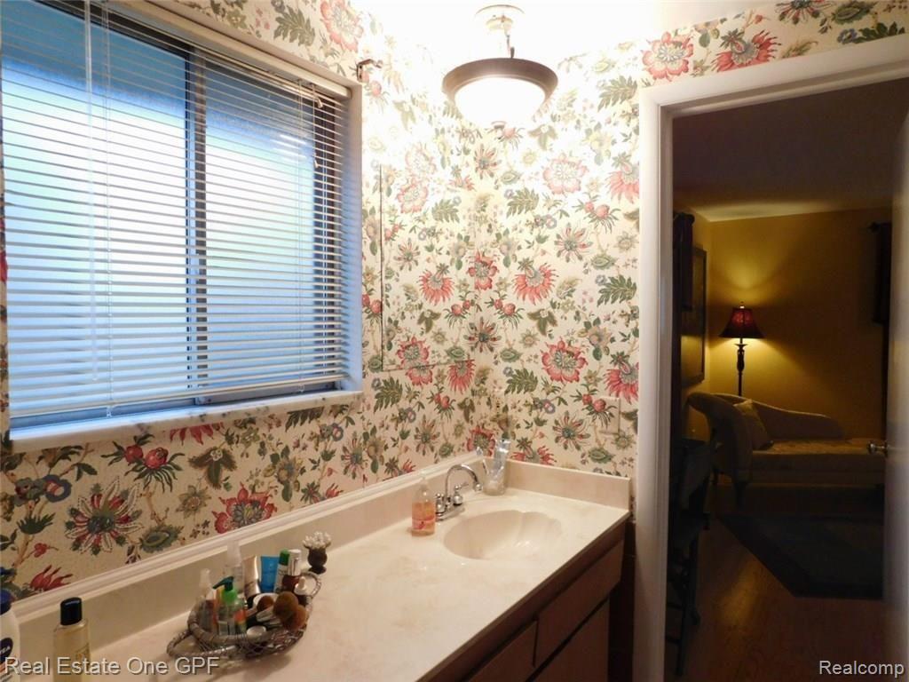 1091 Canterbury Road Grosse Pointe, MI 48236 - Photo 18 of 26 18 DSCN0161.JPG