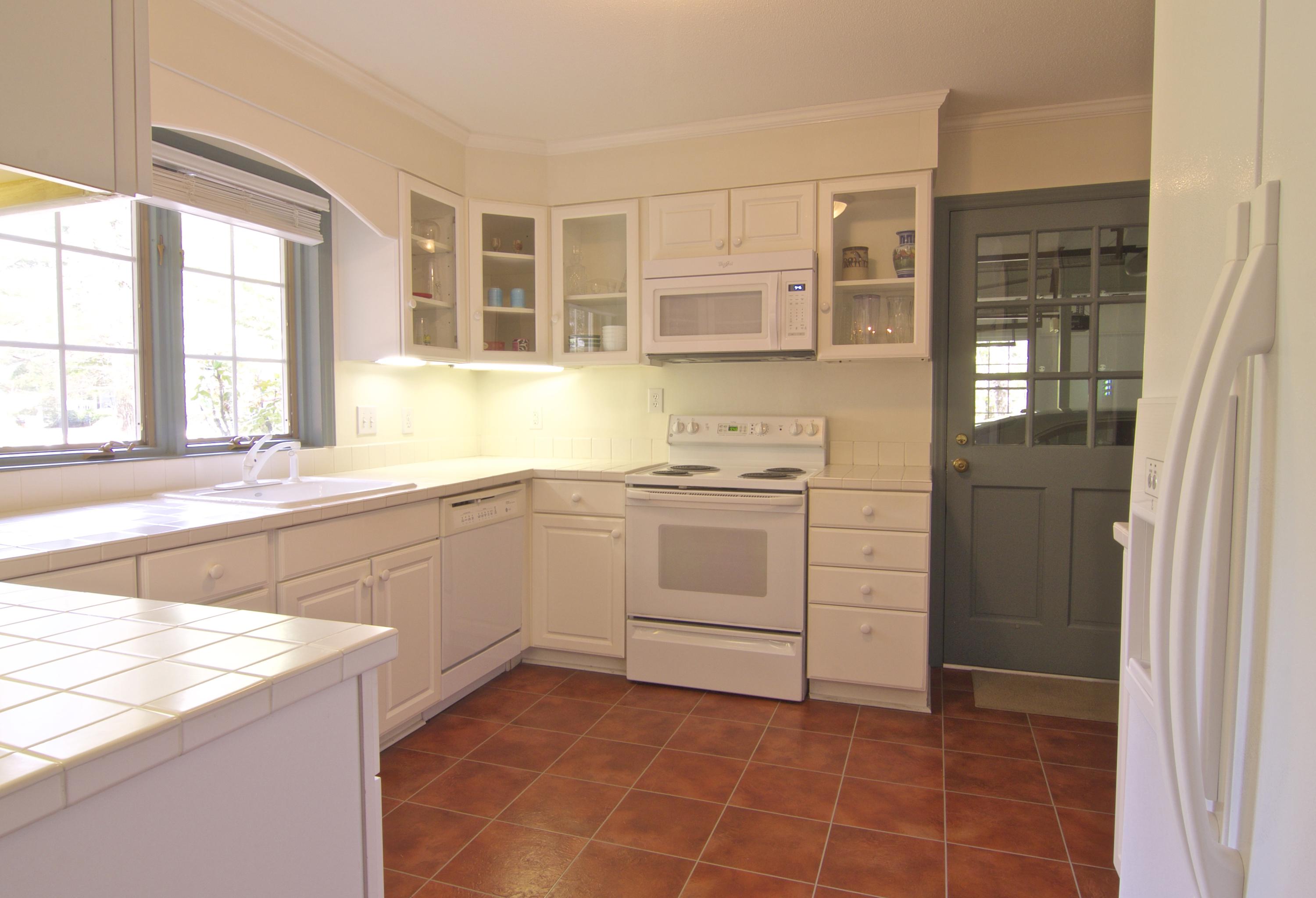 10 McLeod Road Pinehurst, NC 28374 - Photo 6 of 23 10 Mcleod Kitchen3