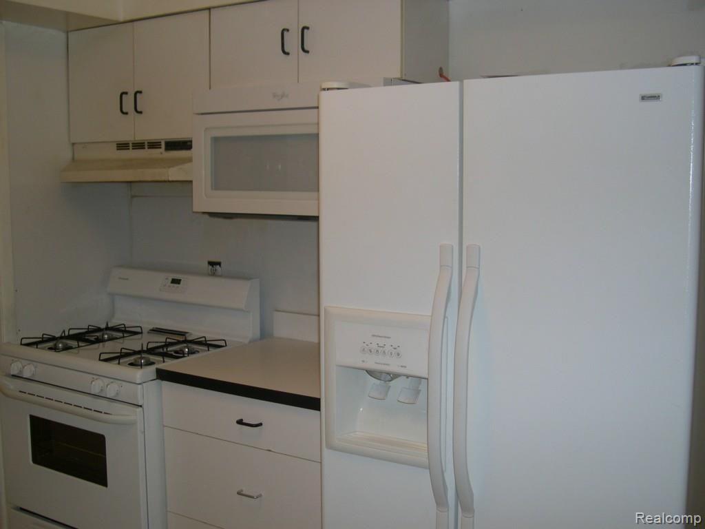 14364 Merriman Road Livonia, MI 48154 - Photo 8 of 21 KITCHEN APPLIANCES