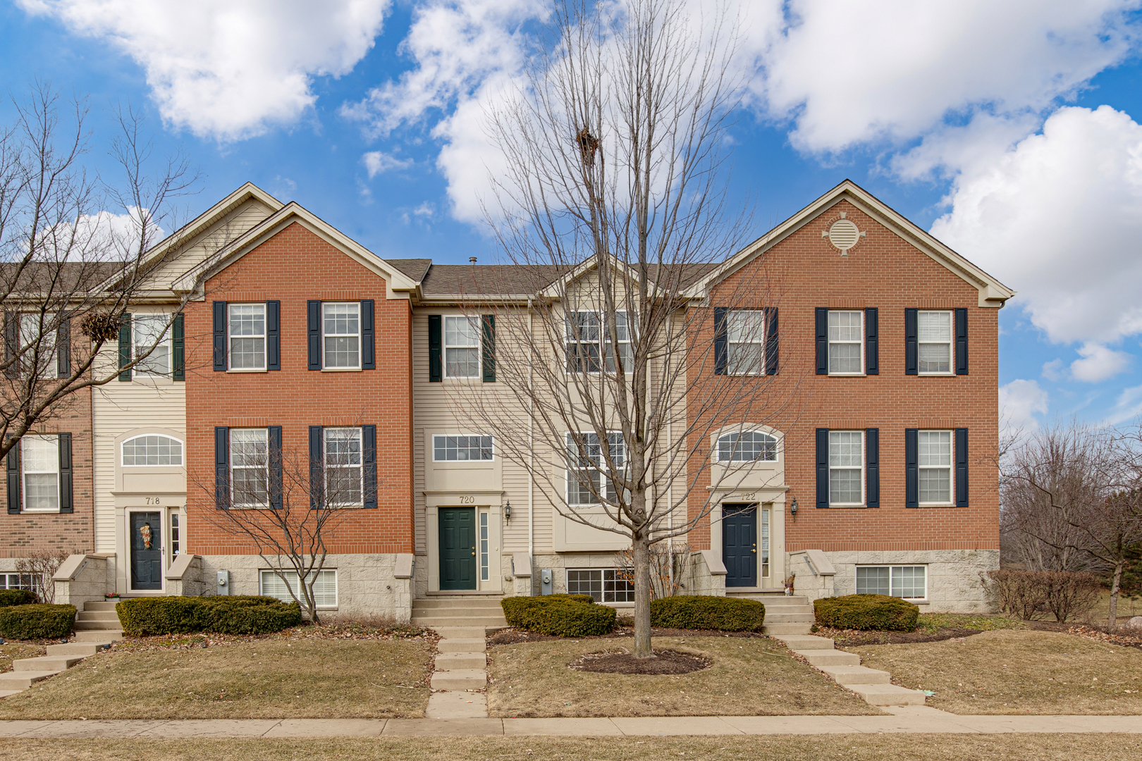 720 Thornbury Road Bartlett, IL 60103 - Photo 1 of 24 a front view of a house