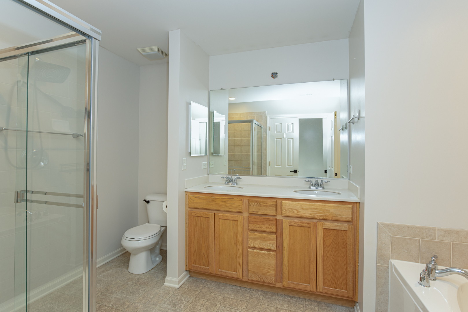 720 Thornbury Road Bartlett, IL 60103 - Photo 11 of 24 a spacious bathroom with a toilet a sink a mirror and a shower