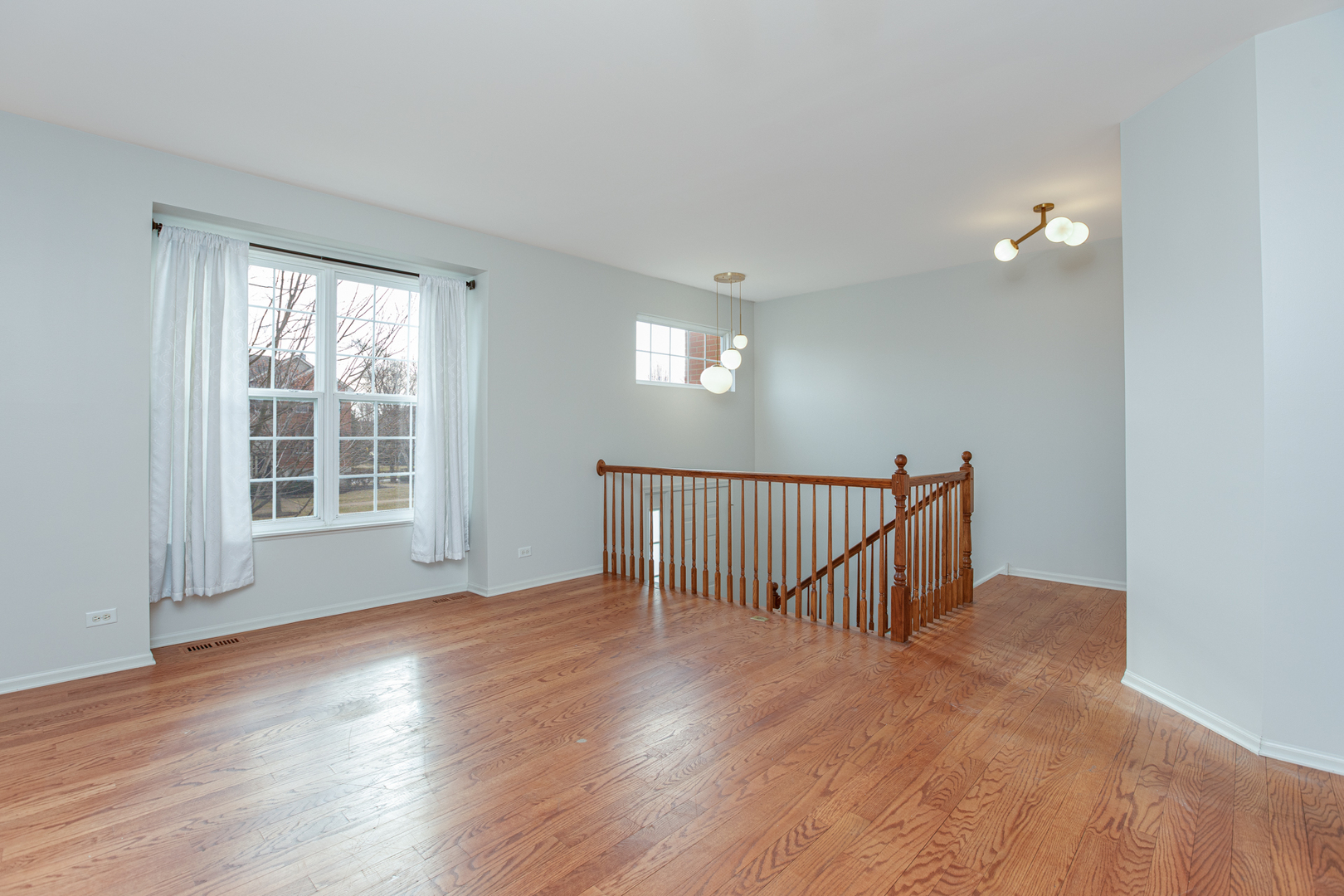 720 Thornbury Road Bartlett, IL 60103 - Photo 3 of 24 a view of a hallway with wooden floor and windows