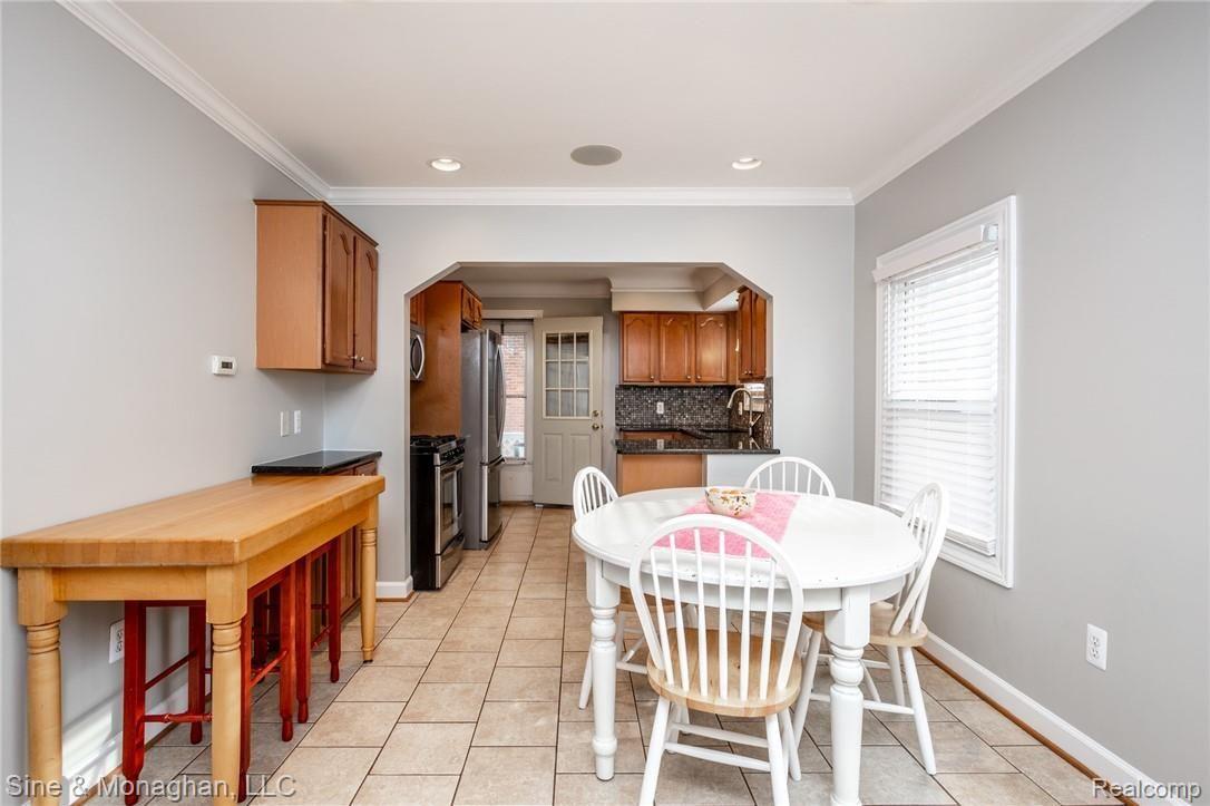459 Maison Road Grosse Pointe, MI 48236 - Photo 10 of 40 459 Maison S042.jpg