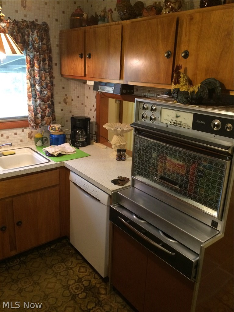 3629 Longfield Road Ravenna, OH 44266 - Photo 6 of 19 Vintage pull out electric stove top.