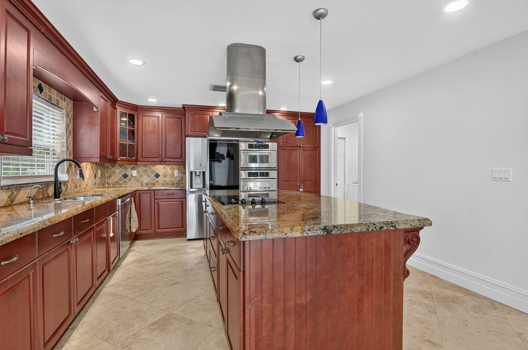 23338 La Vida Way Boca Raton, FL 33433 - Photo 7 of 52 Kitchen