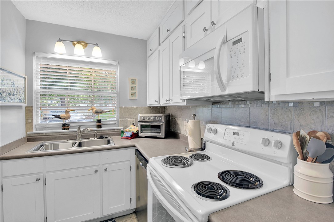 425 Magnolia Avenue, Unit C St. Simons Island, GA 31522 - Photo 13 of 24