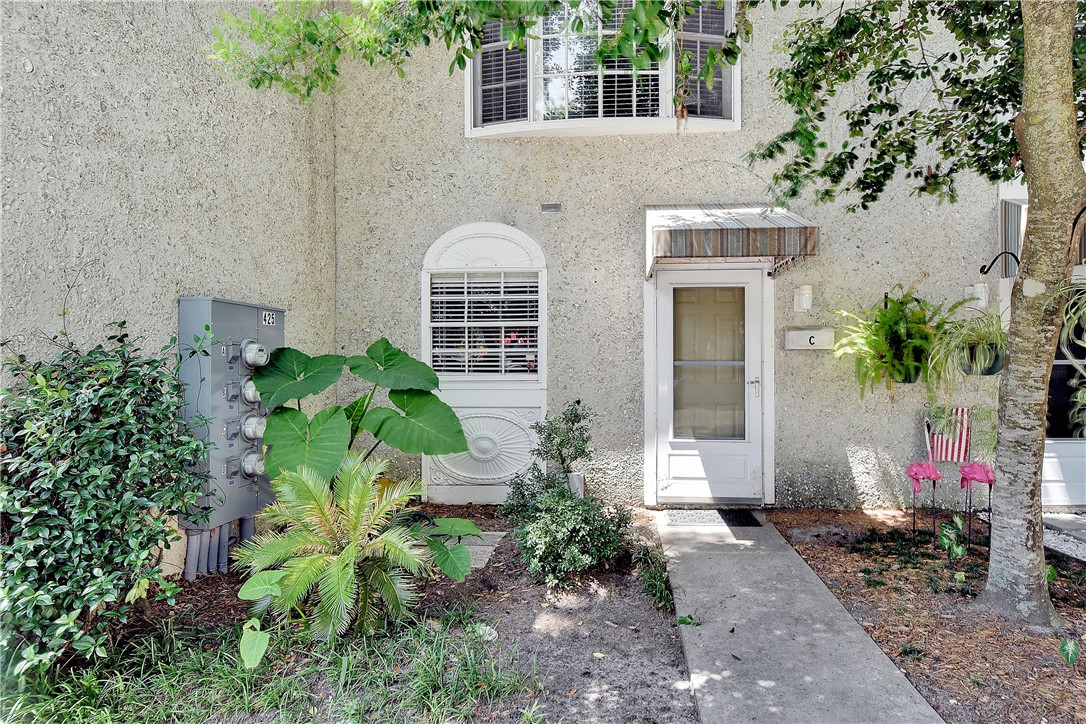 425 Magnolia Avenue, Unit C St. Simons Island, GA 31522 - Photo 4 of 24