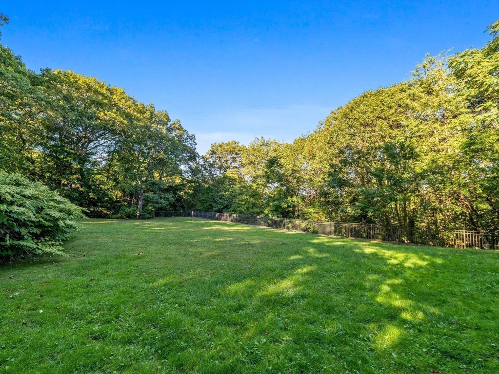 33 Boulder Road Wellesley, MA 02481 - Photo 2 of 6