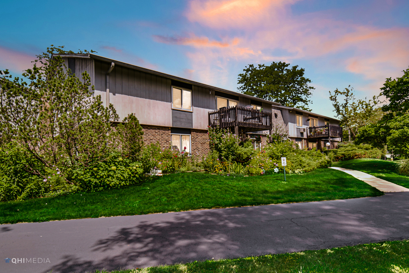 952 East Old Willow Road, Unit 102 Prospect Heights, IL 60070 - Photo 3 of 20