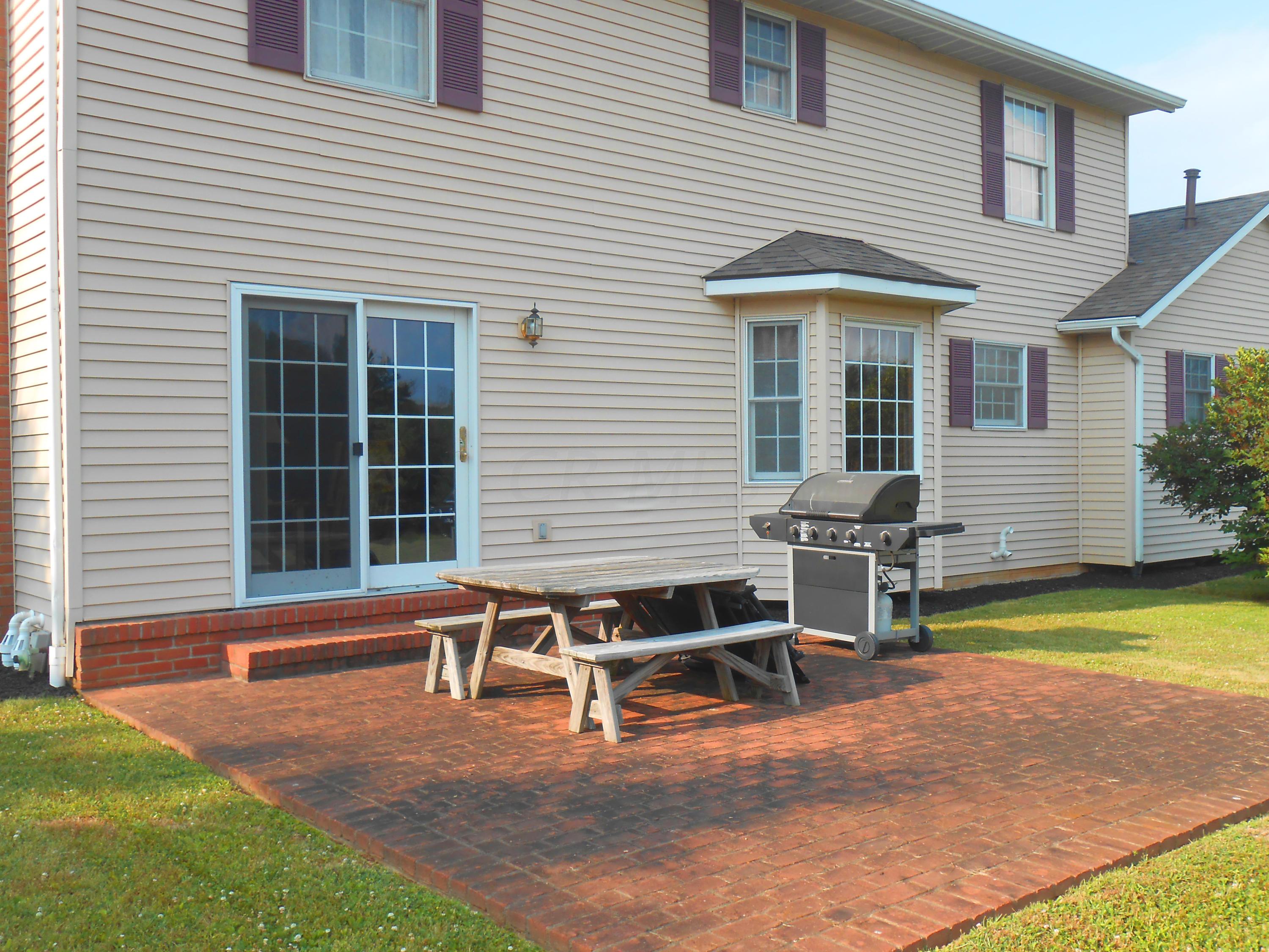 18402 Utica Road Utica, OH 43080 - Photo 3 of 27 Gallery Image 3