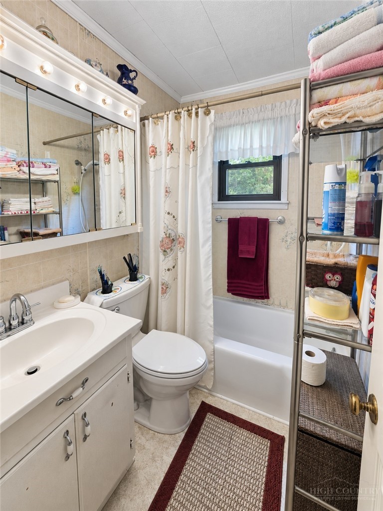 286 Roe Hunt Road Laurel Springs, NC 28644 - Photo 14 of 49 Gallery Image 14