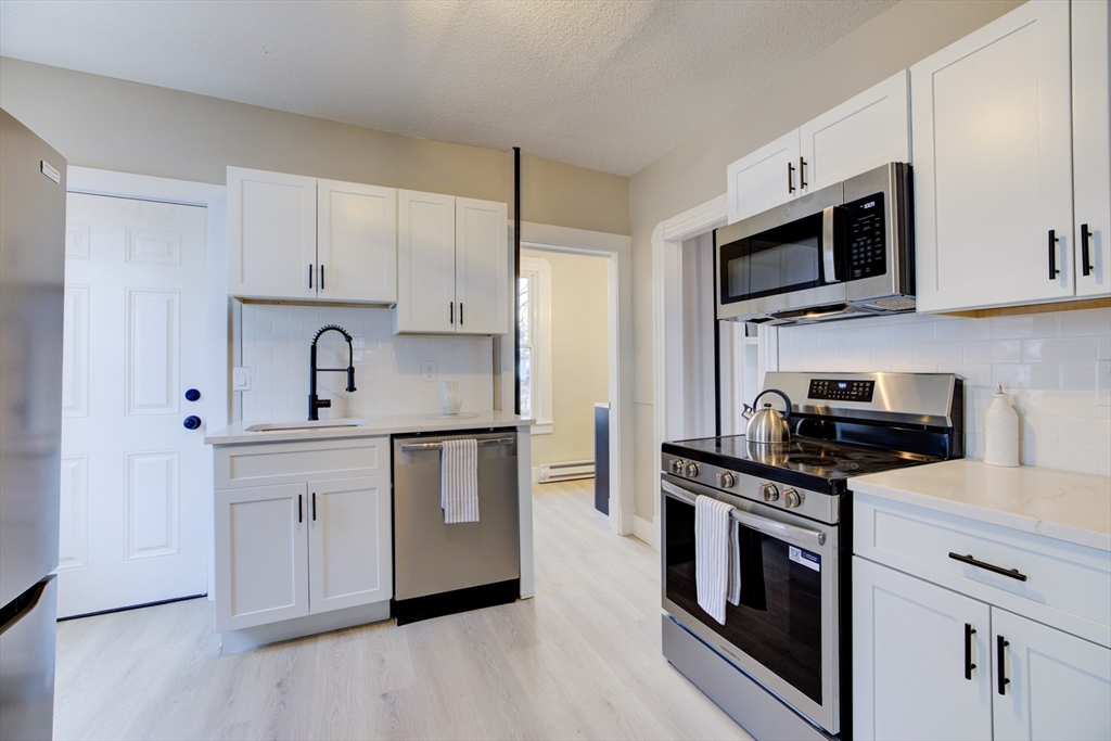 27 Ormond Street Springfield, MA 01108 - Photo 1 of 26