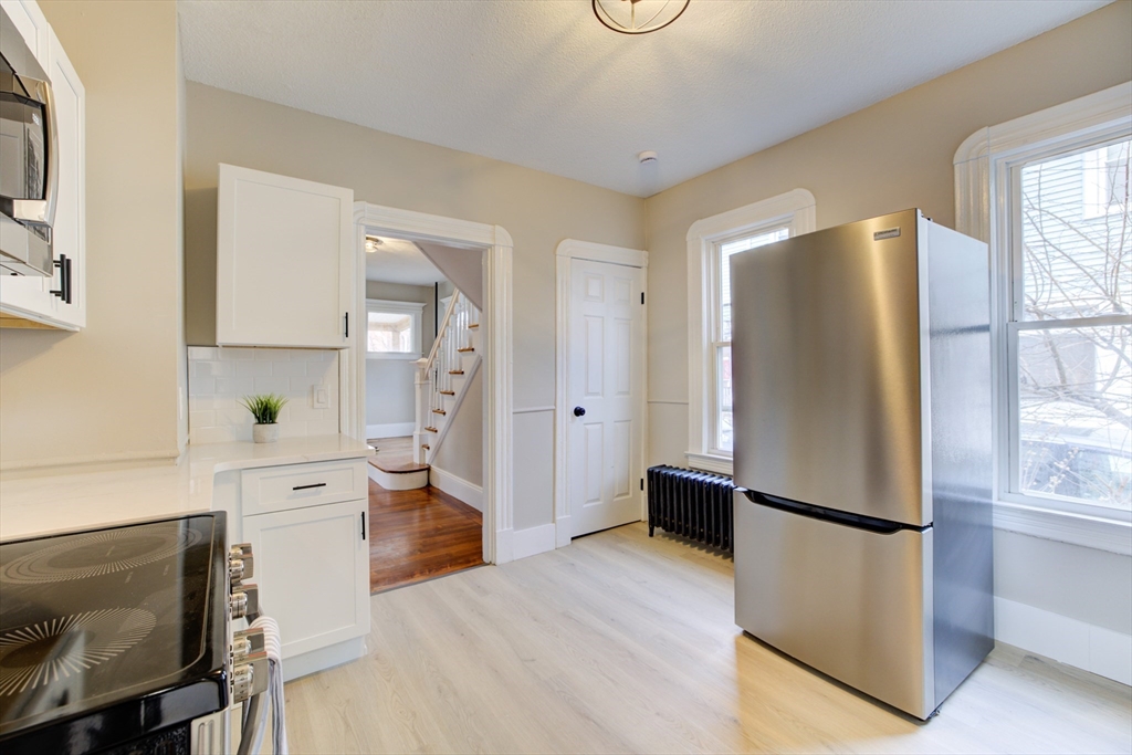 27 Ormond Street Springfield, MA 01108 - Photo 3 of 26