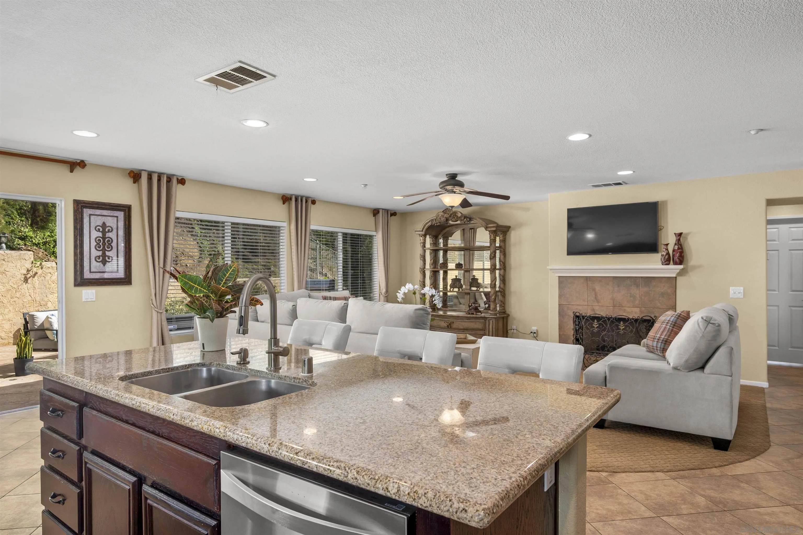 10145 Challenger Court Spring Valley, CA 91978 - Photo 16 of 55 Gallery Image 16