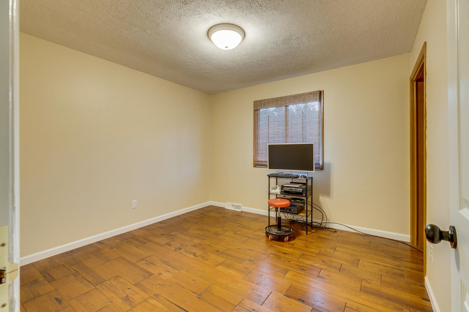 152 Rippling Run Road Kingsport, TN 37663 - Photo 23 of 47 023