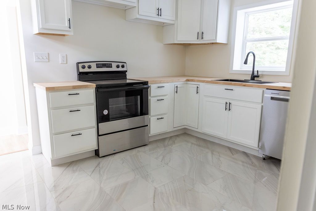 9309 Howland Springs Road Southeast Warren, OH 44484 - Photo 8 of 21