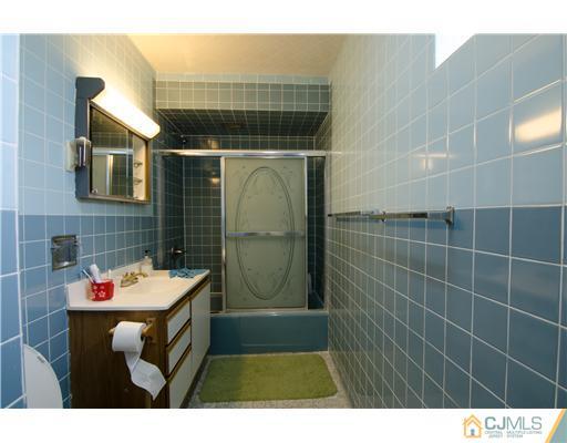 112 Idlewild Road Edison, NJ 08817 - Photo 18 of 20 a bathroom with a sink a toilet and shower
