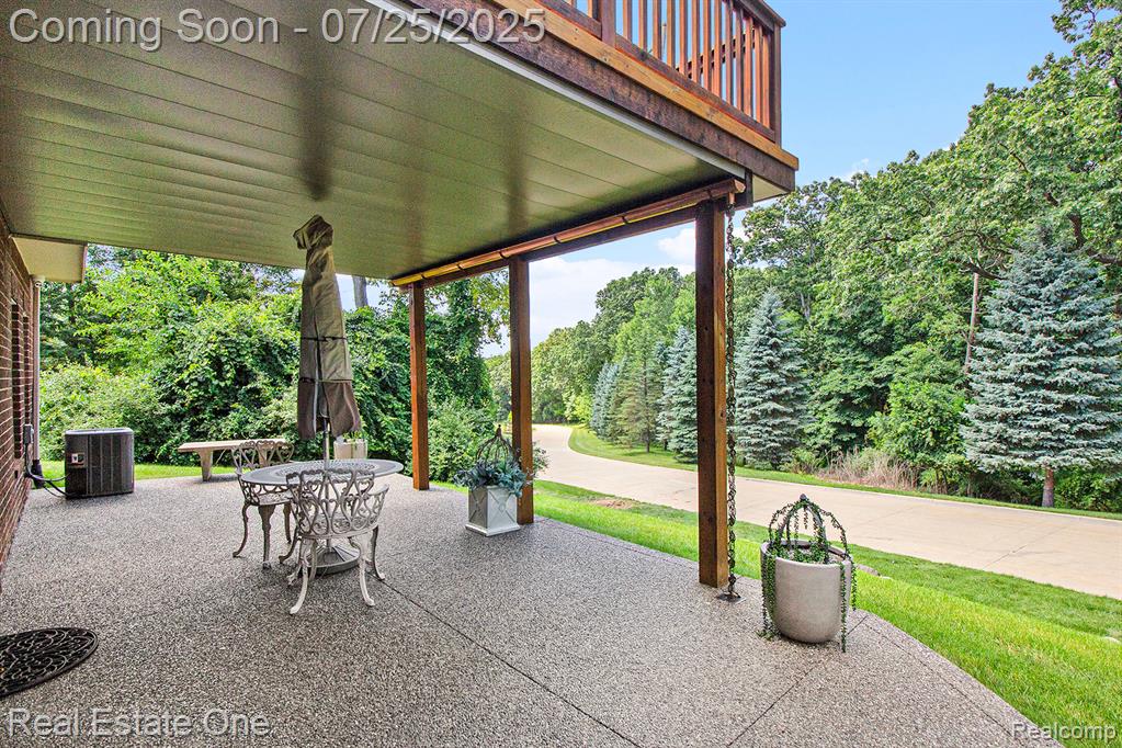 636 Mountain Circle Rochester Hills, MI 48306 - Photo 16 of 23